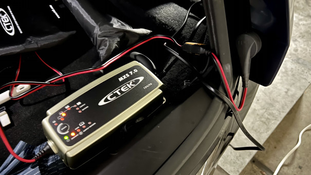 DB11のバッテリーコンディショナー互換品 | Aston Martin DB11 とか 