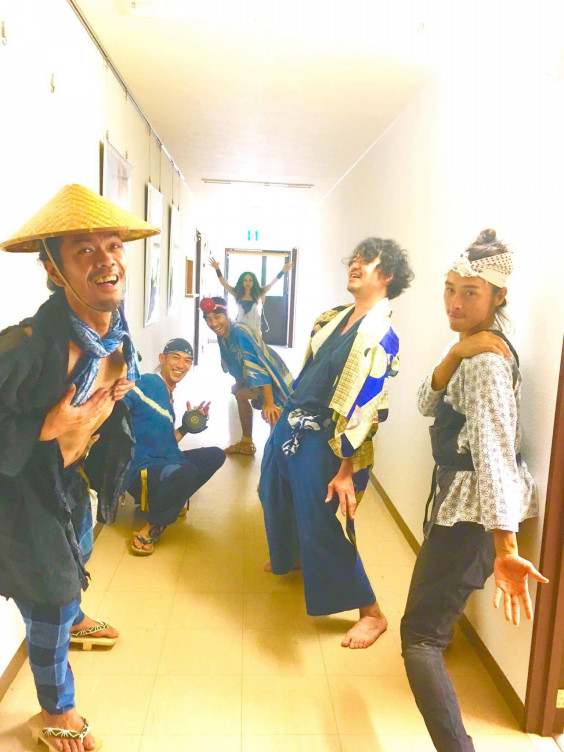 曇天に笑う Makikawano