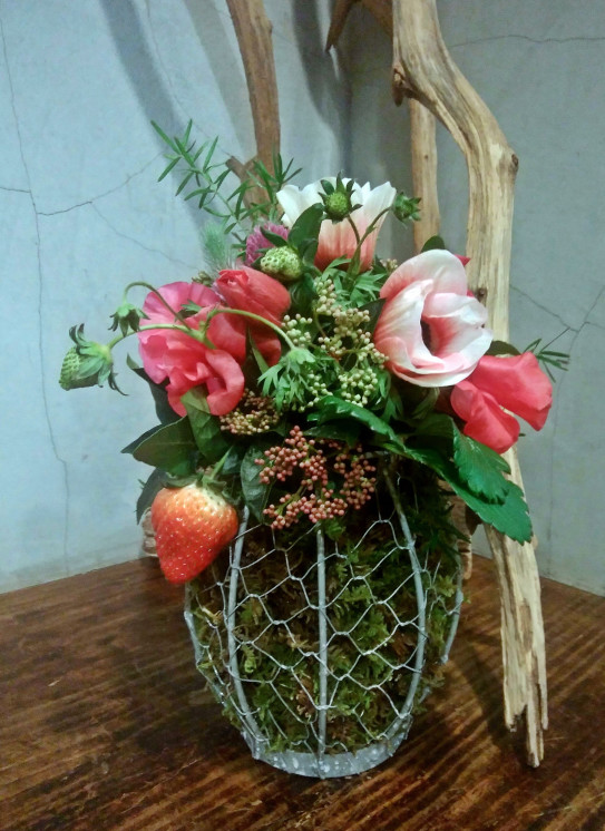 いちごとお花 Water Moon Carving