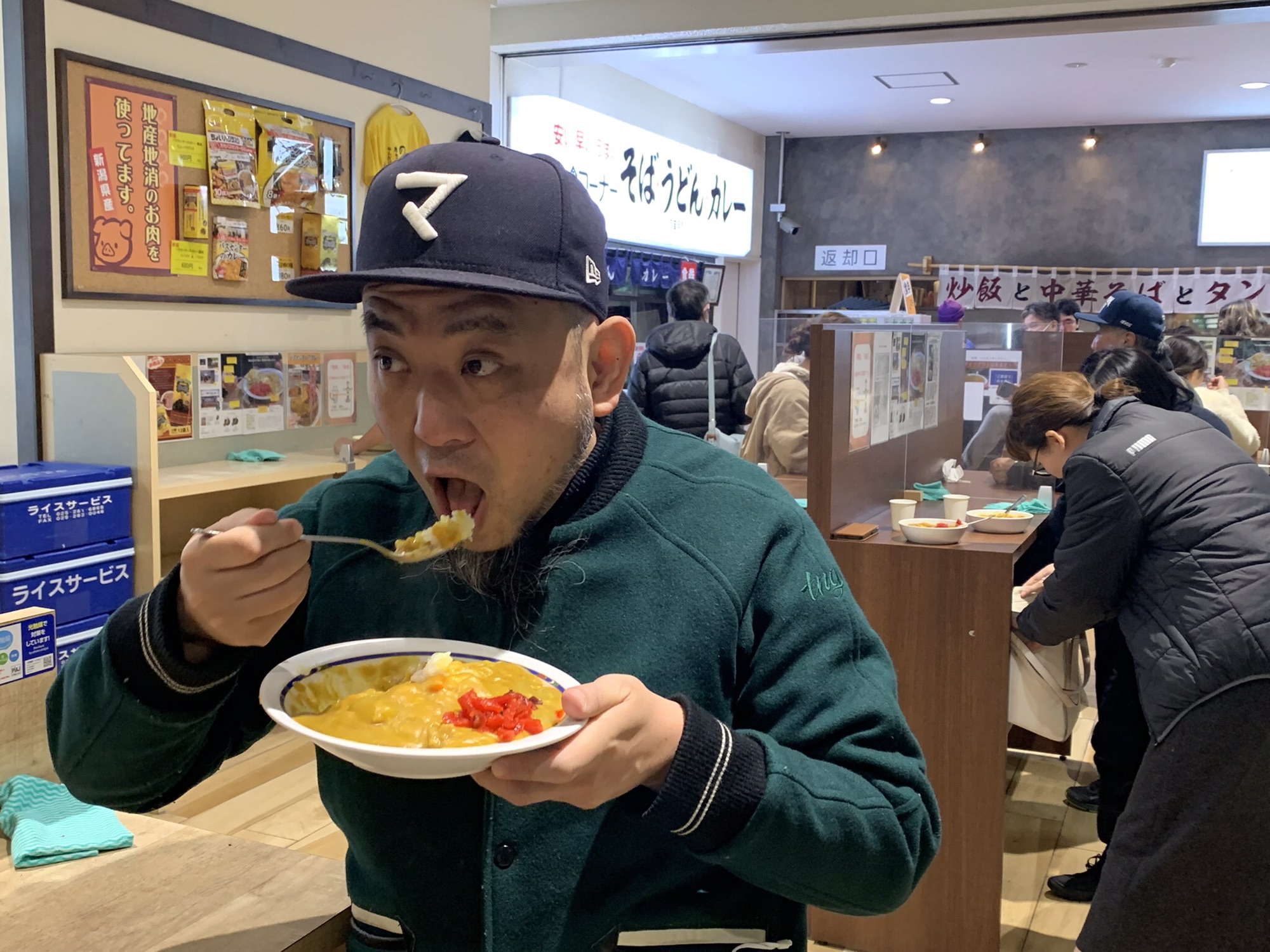 特売　＠890円　新潟バスセンターのカレー　10箱 楽天市場】万代シティ バスセンターのカレー (220g/1.5人前