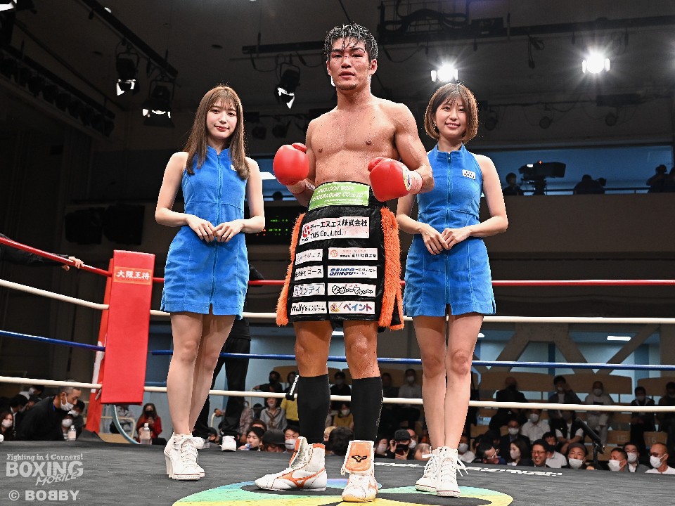 ボクシングポスター 戸高 vs サラテ ラリオス vs 仲里