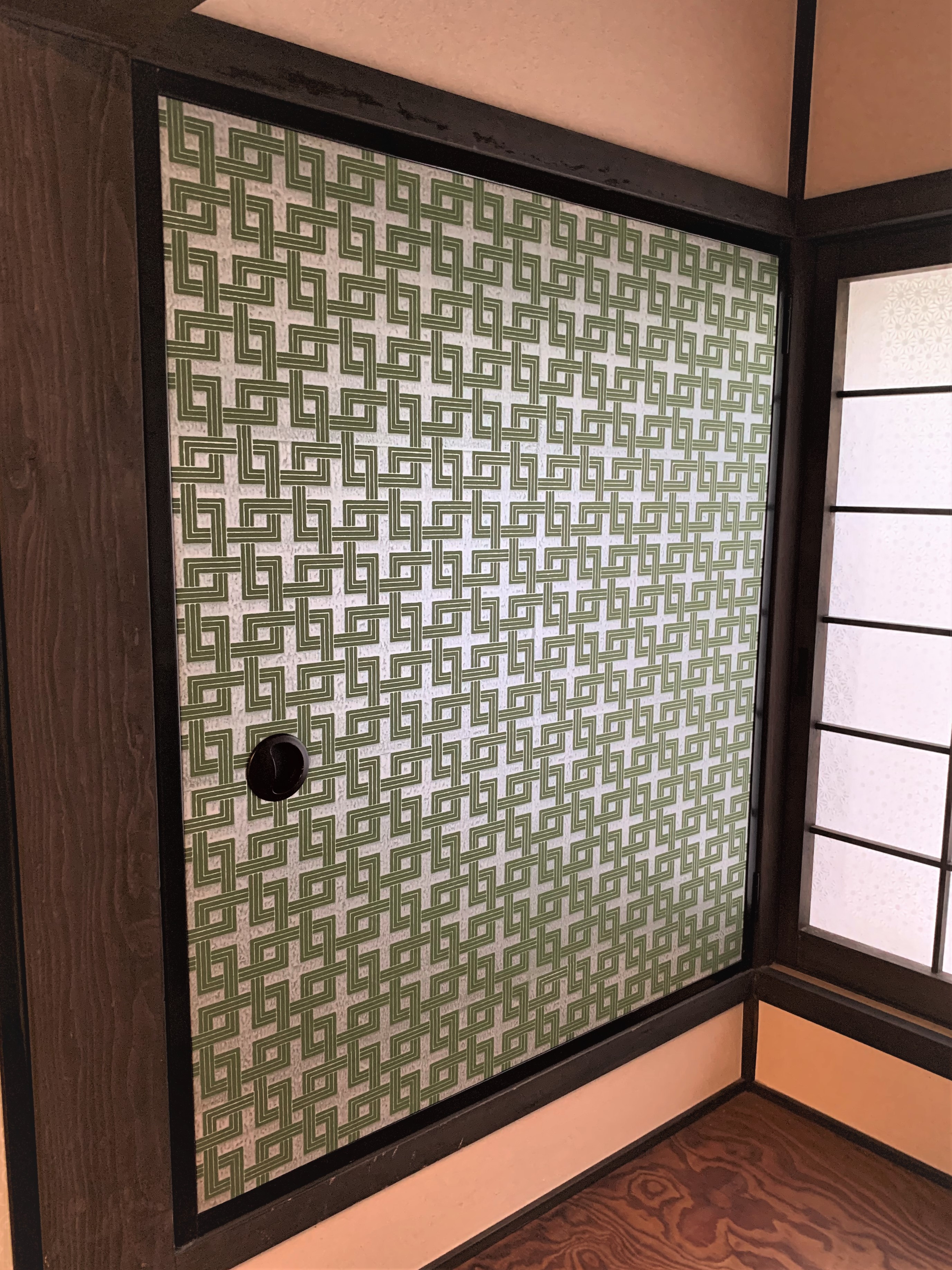 Y1008 6曲 御屏風 落款 「秀峰」 水墨画 山村 風景画 金屏風 幅