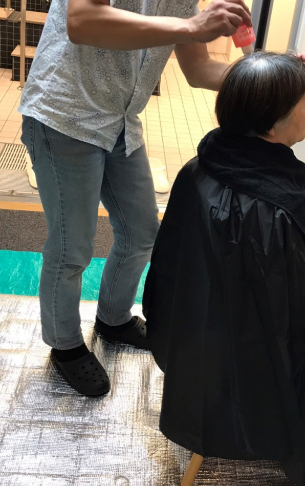 訪問美容で髪の毛は染めてもらえるのか ケンジグループ訪問美容 神奈川県 湘南エリアで人気の美容室 Kenje の訪問美容 出張美容サービス 訪問美容で髪の毛は染めてもらえるのか ケンジグループ訪問美容 神奈川県 湘南エリアで人気の美容室 Kenje の訪問美容 出張美容サービス