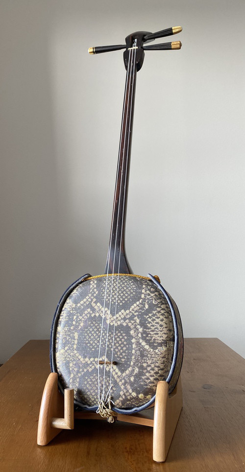送料込・沖縄三線!!貴重なvintage黒檀材使用〜細身の与那城型〜当時の 