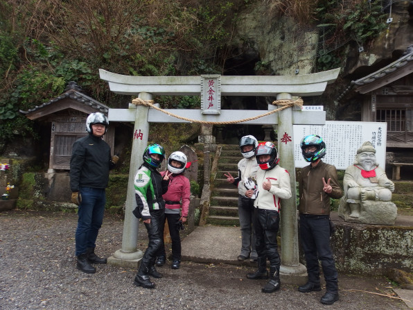 東京湾観音 燈籠坂大師の切通しトンネル ヒカリモ Ifcモーターサイクル市川