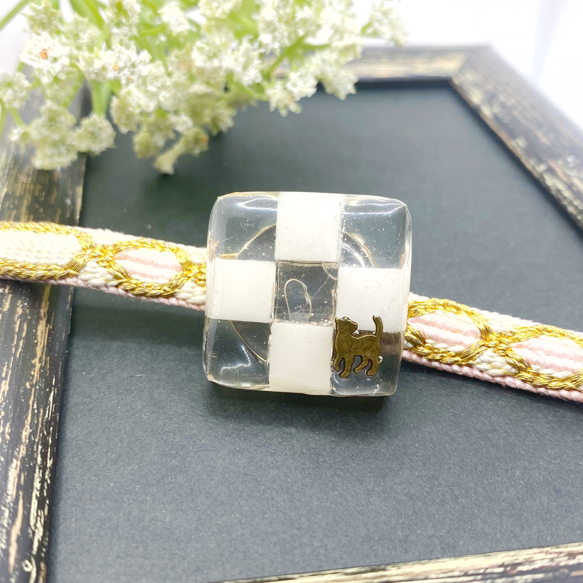 歯車×ネコ×レジンのブローチ | momoushi.com