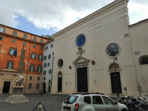 サンタ マリア ソプラ ミネルヴァ教会 Basilica Di Santa Maria Sopra Minerva Edicolanteのイタリア 小さな可愛い街の旅行記とコラム