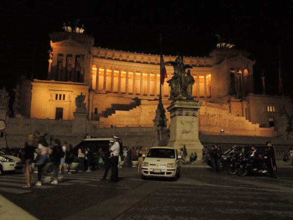 ヴィットーリオ エマヌエーレ2世記念堂 Vittoriano Edicolanteのイタリア小さな可愛い街の旅行記とコラム