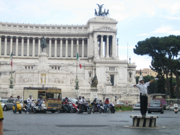 ヴェネチア広場 カンピドリオ広場周辺のお散歩 Edicolanteのイタリア小さな可愛い街の旅行記とコラム