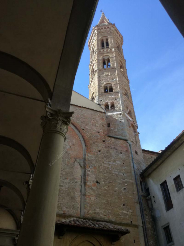バディア フィオレンティーナ教会 修道院 Badia Fiorentina Edicolanteのイタリア小さな可愛い街の旅行記とコラム バディア フィオレンティーナ教会 修道院 Badia Fiorentina Edicolanteのイタリア小さな可愛い街の旅行記とコラム