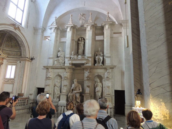 サン ピエトロ イン ヴィンコリ聖堂 Basilica Di San Pietro In Vincoli ミケランジェロのモーゼ像 Edicolanteのイタリア小さな可愛い街の旅行記とコラム