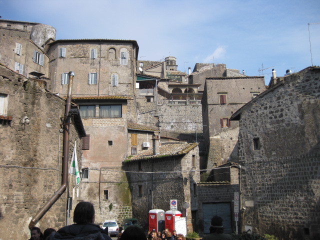 ロンチリオーネ RONCIGLIONE ラツィオ州 ヴィテルボ県 EDICOLANTEのイタリア小さな可愛い街の旅行記とコラム