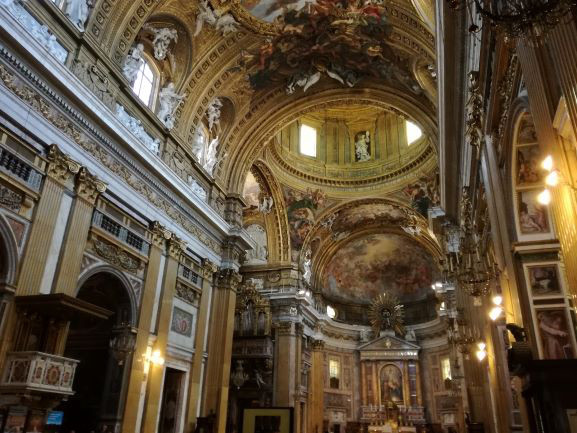 ジェズ教会 Chiesa Del Gesu Edicolanteのイタリア小さな可愛い街の旅行記とコラム ジェズ教会 Chiesa Del Gesu Edicolanteのイタリア小さな可愛い街の旅行記とコラム
