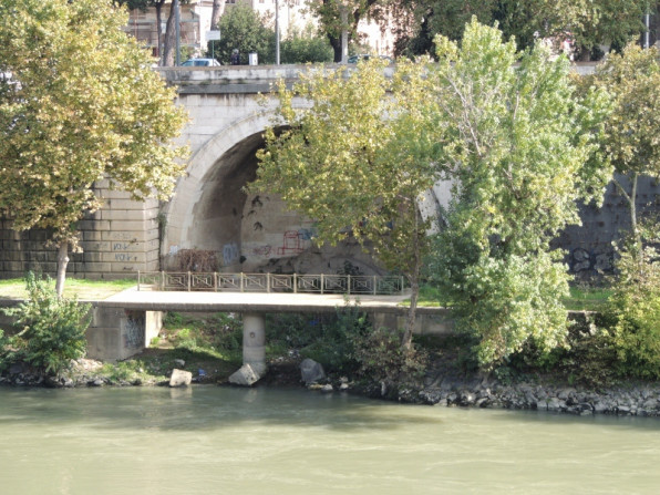 クロアカ マキシマ ローマ帝国時代の下水道 Edicolanteのイタリア小さな可愛い街の旅行記とコラム