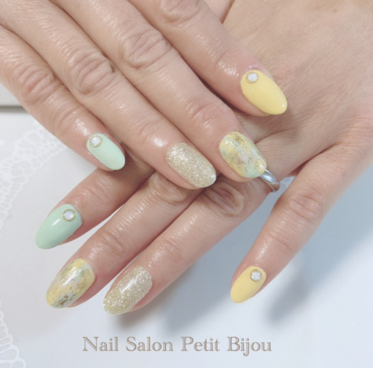 パステルカラーのニュアンスネイル Nail Salon Petit Bijou