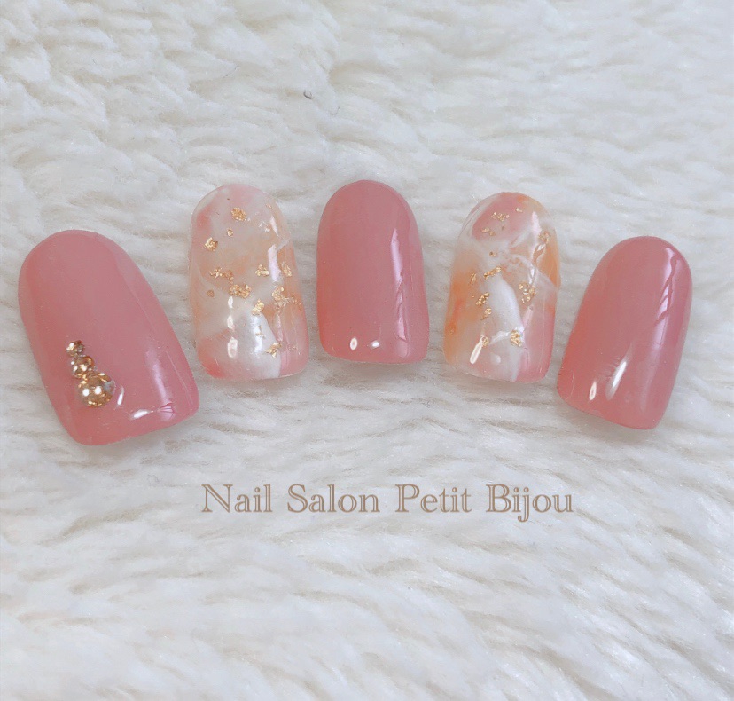 ピンクベージュのニュアンスネイル | Nail Salon Petit Bijou