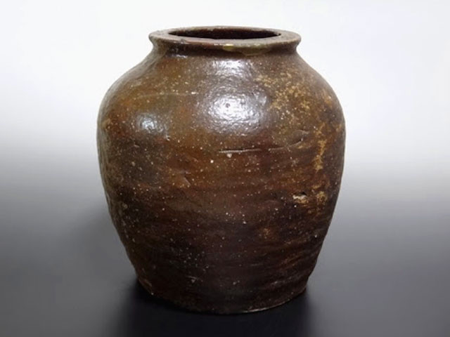 越前自然釉壺 奥深く 