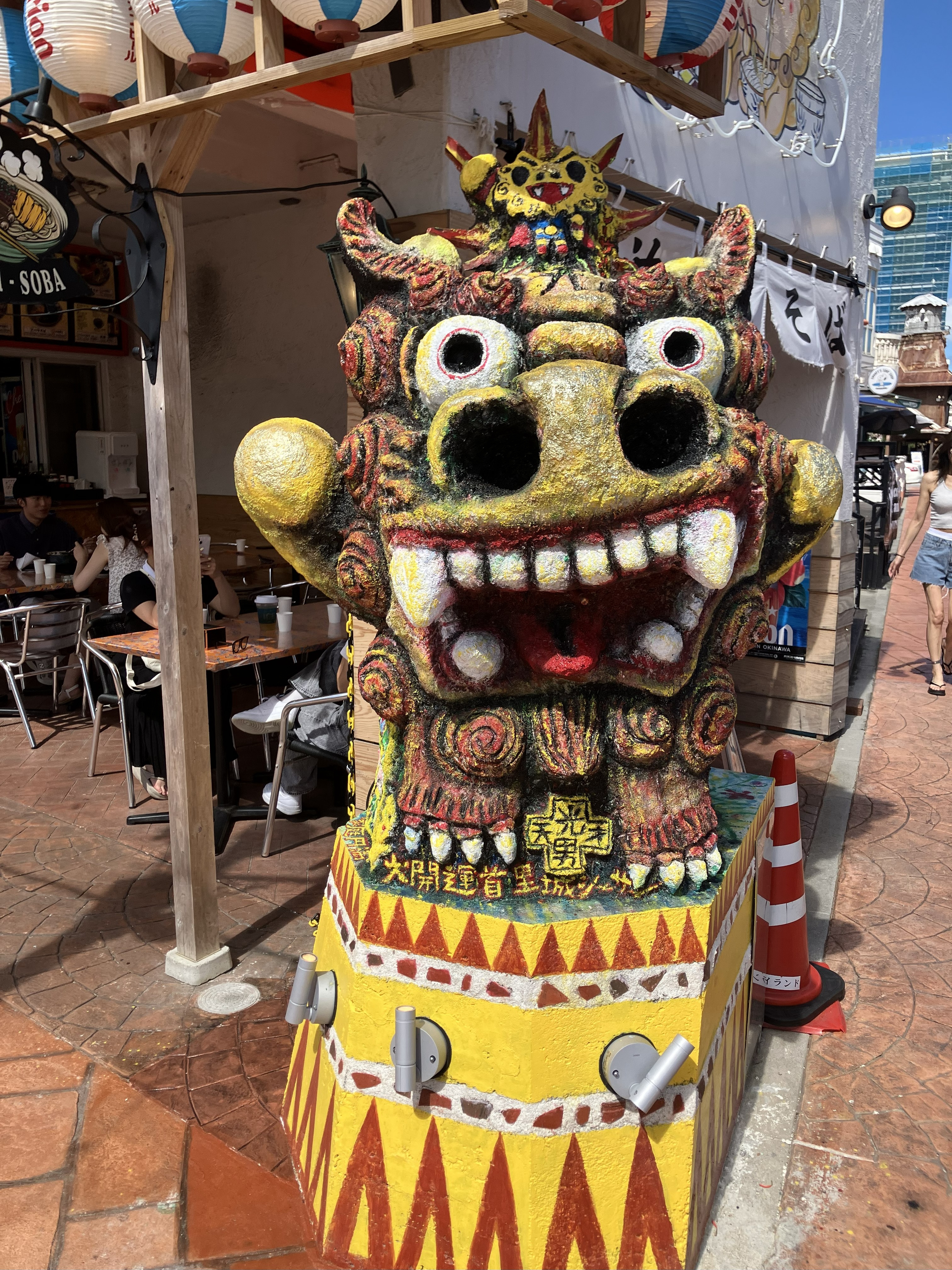 シーザー 魔除け金獅子「正面シーサー」（大） 作 新垣信一