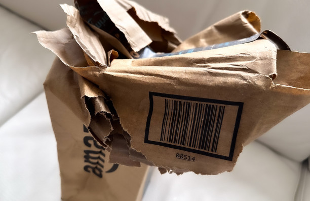 アマゾンから届いた段ボールが濡れて崩壊寸前。環境問題を再考する 